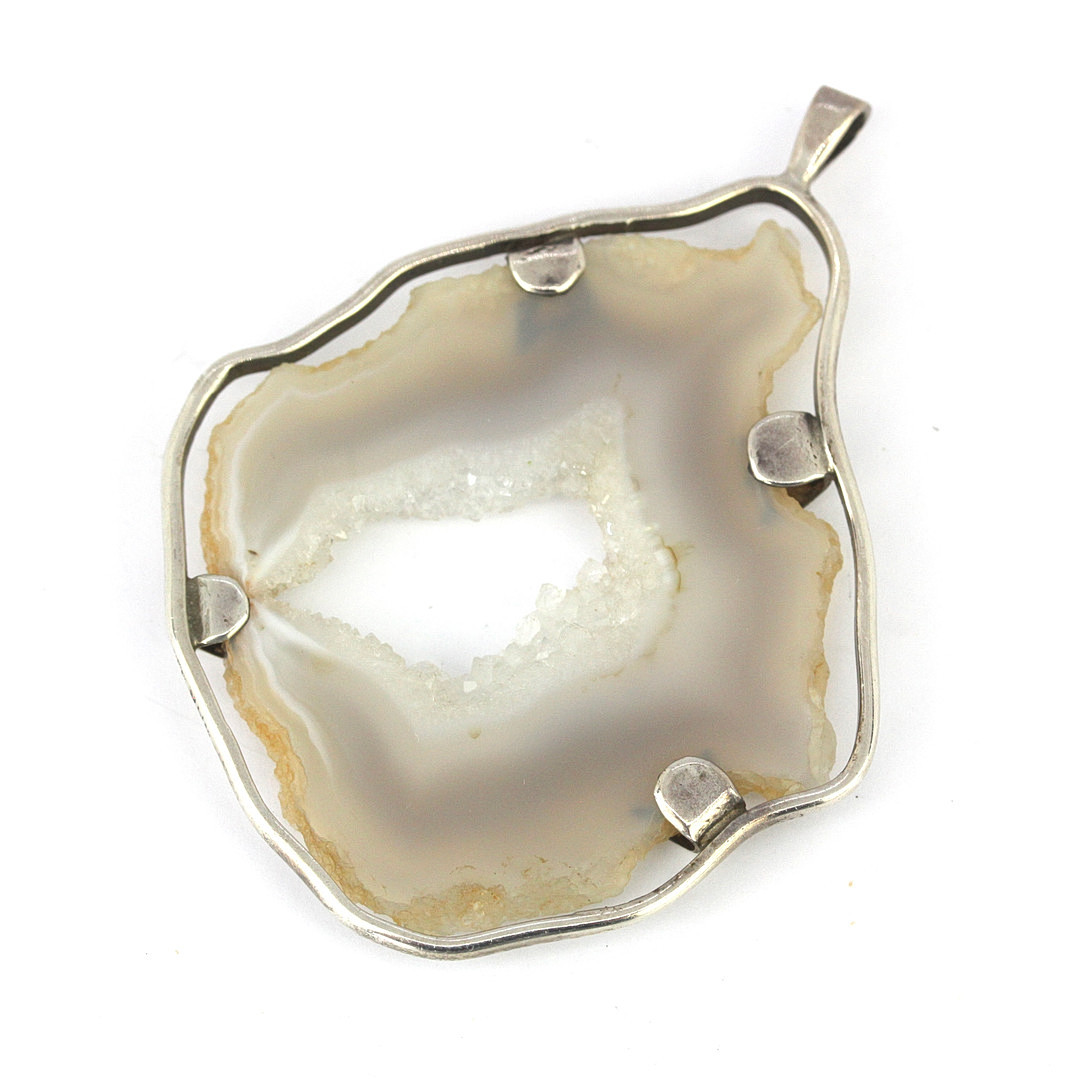 SILVER AGATE PENDANT.