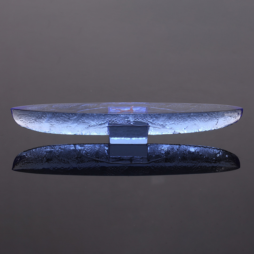 BERTIL VALLIEN. Glasskulptur/glasbåt på sockel,"Drifter" modell nr 7520145, signerad, Kosta Boda.