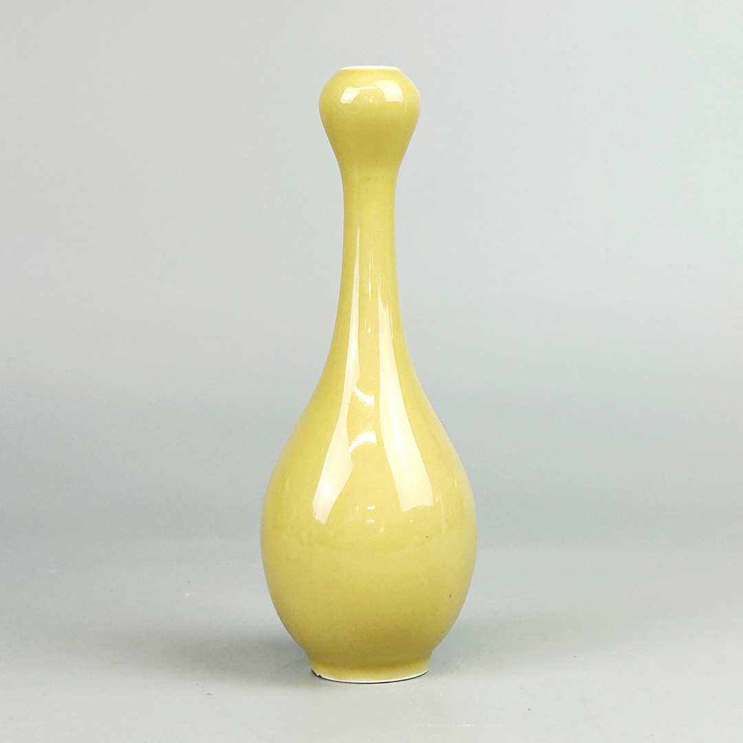 CHINESE GLAZED GARLIC NECK VASE.