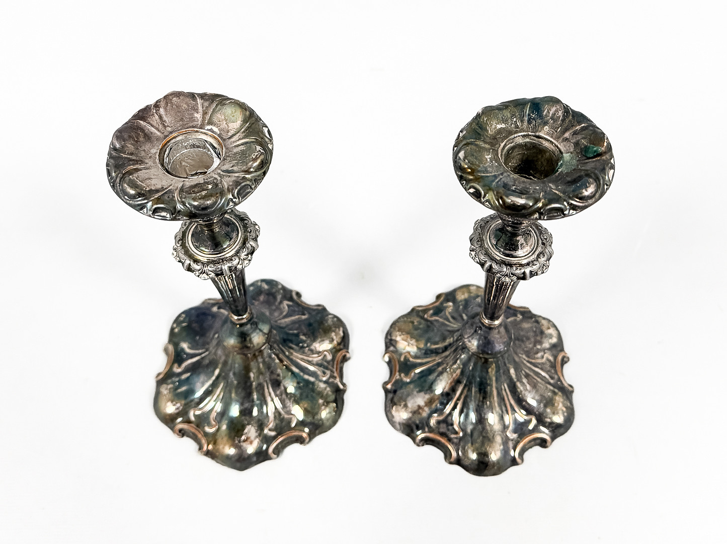 LJUSSTAKAR, Ett par, Nysilver, Rokoko-stil, 1900-talets första del.