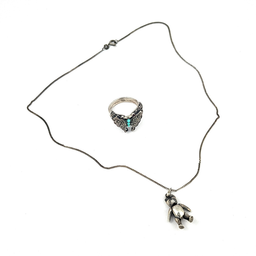 SILVER NECKLACE & EARRINGS.