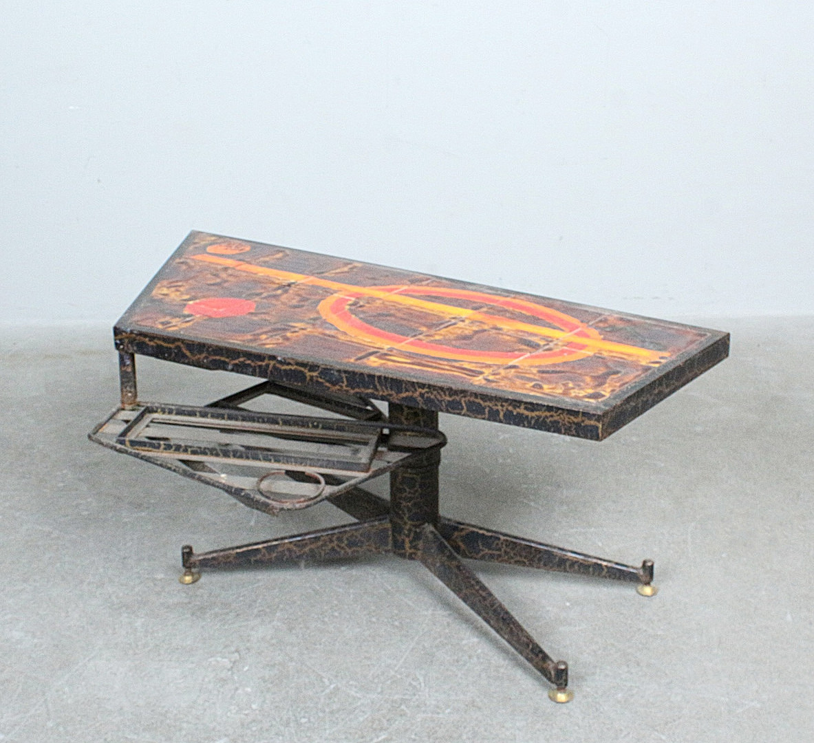 Verstellbarer Couchtisch aus Keramik im Stil von Gio Ponti, 1956, mit zwei drehbaren Tabletts.