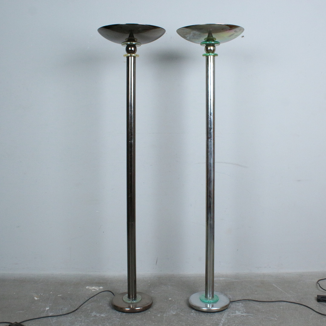 KINGDOM LIGHTING LTD. Paar Deckenfluter, Chrom, Kunststoff.