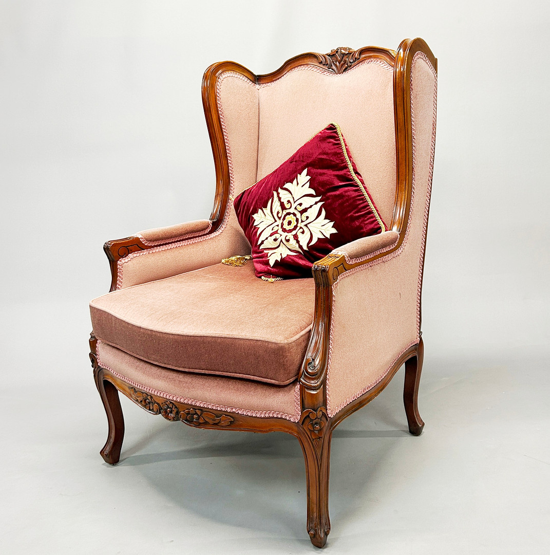 MAHOGANY ARMCHAIR.