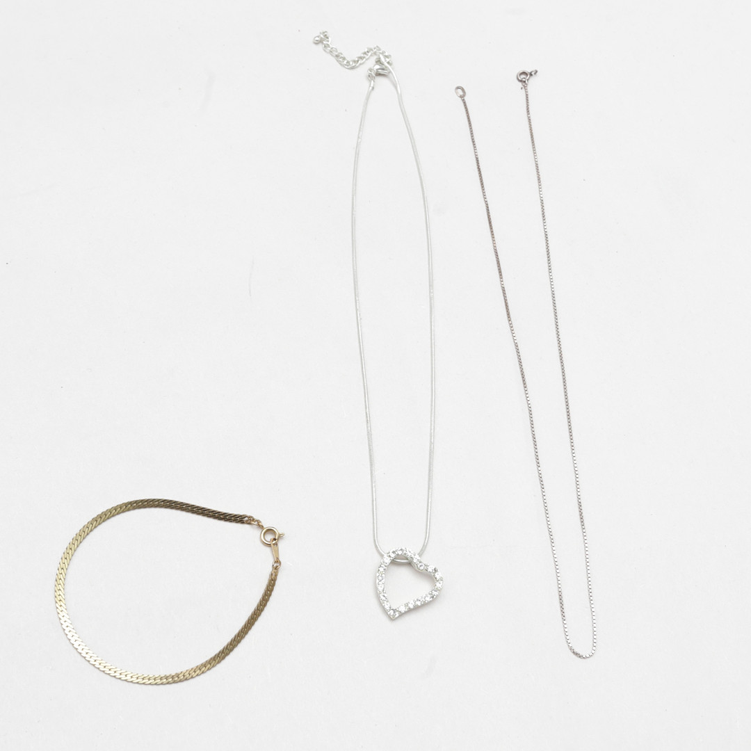 SMYCKEN, 3 delar, armband, metall, halsband, silver och halsband med hjärthänge, metall.