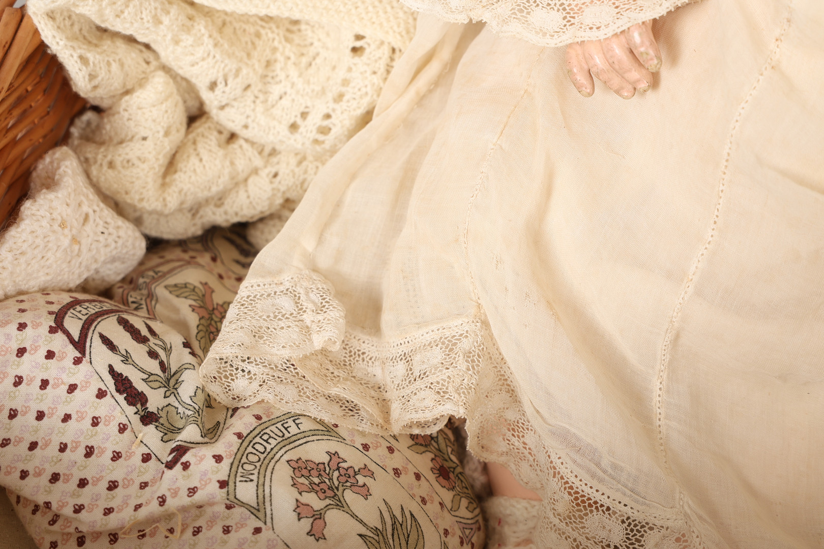 SIMON & HALBIG, AN EARLY 20TH CENTURY BISQUE HEADED DOLL.