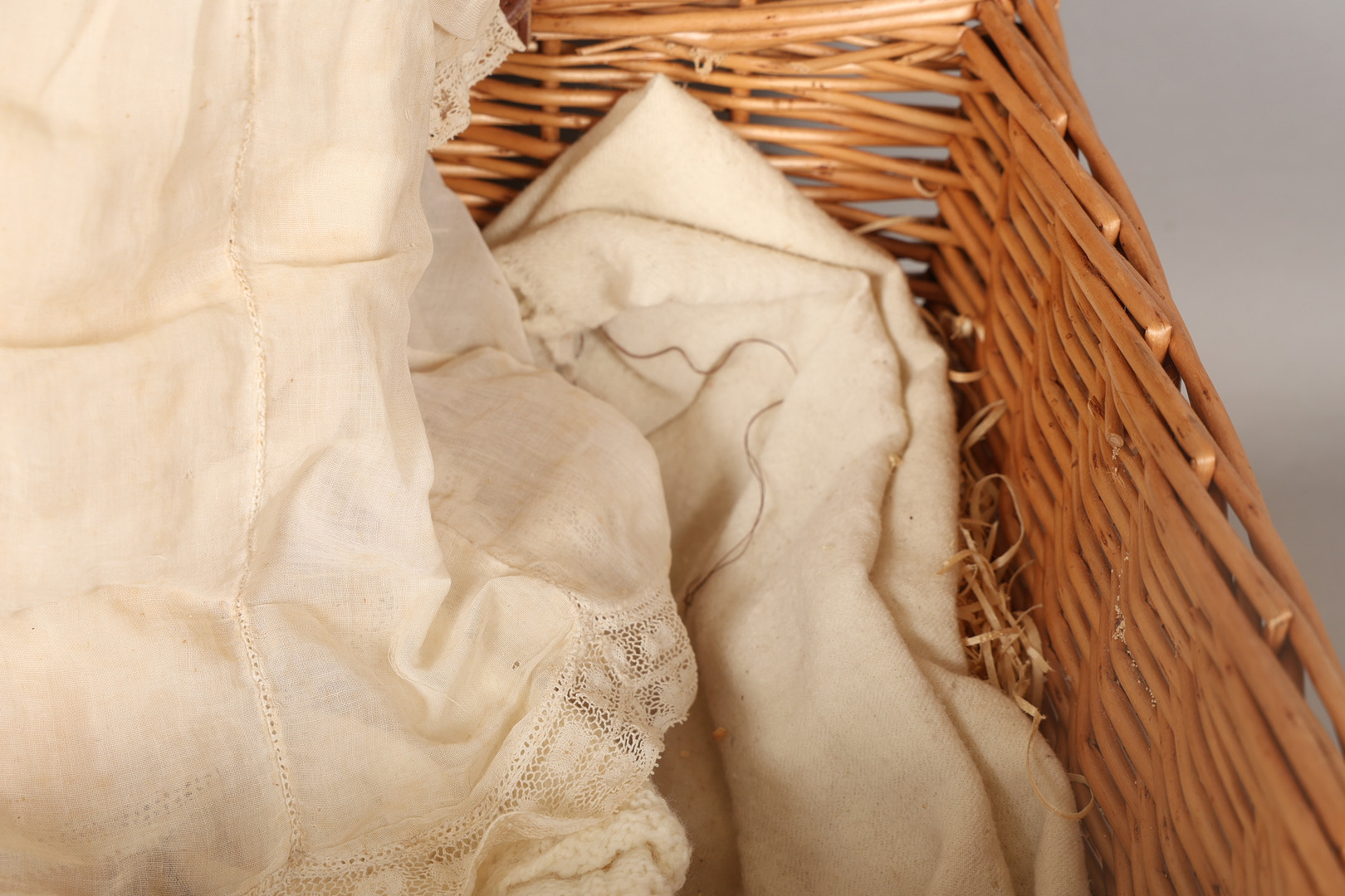 SIMON & HALBIG, AN EARLY 20TH CENTURY BISQUE HEADED DOLL.