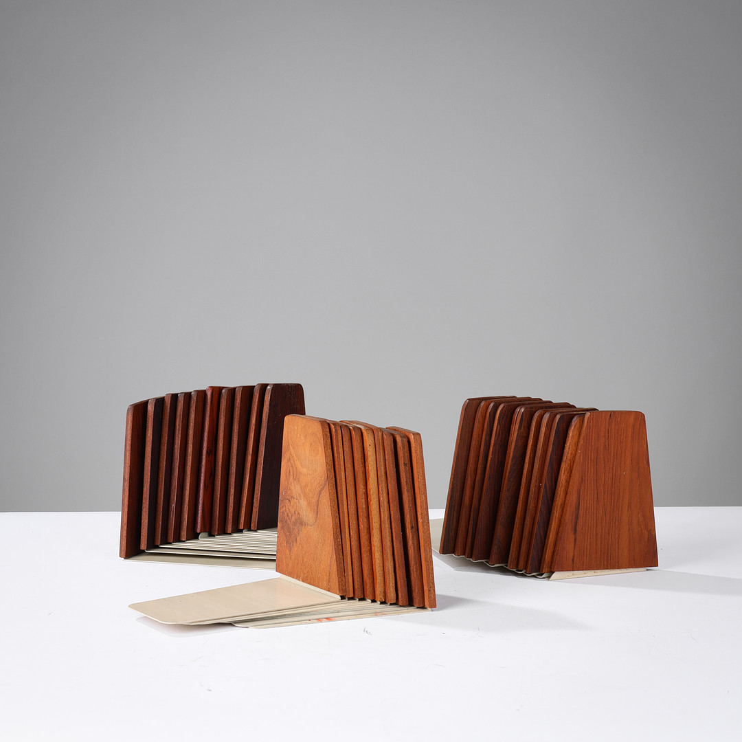 KAI KRISTIANSEN. 30 stk. bogstøtter af teak og palisander, Danmark, 1950/60'erne, (30).