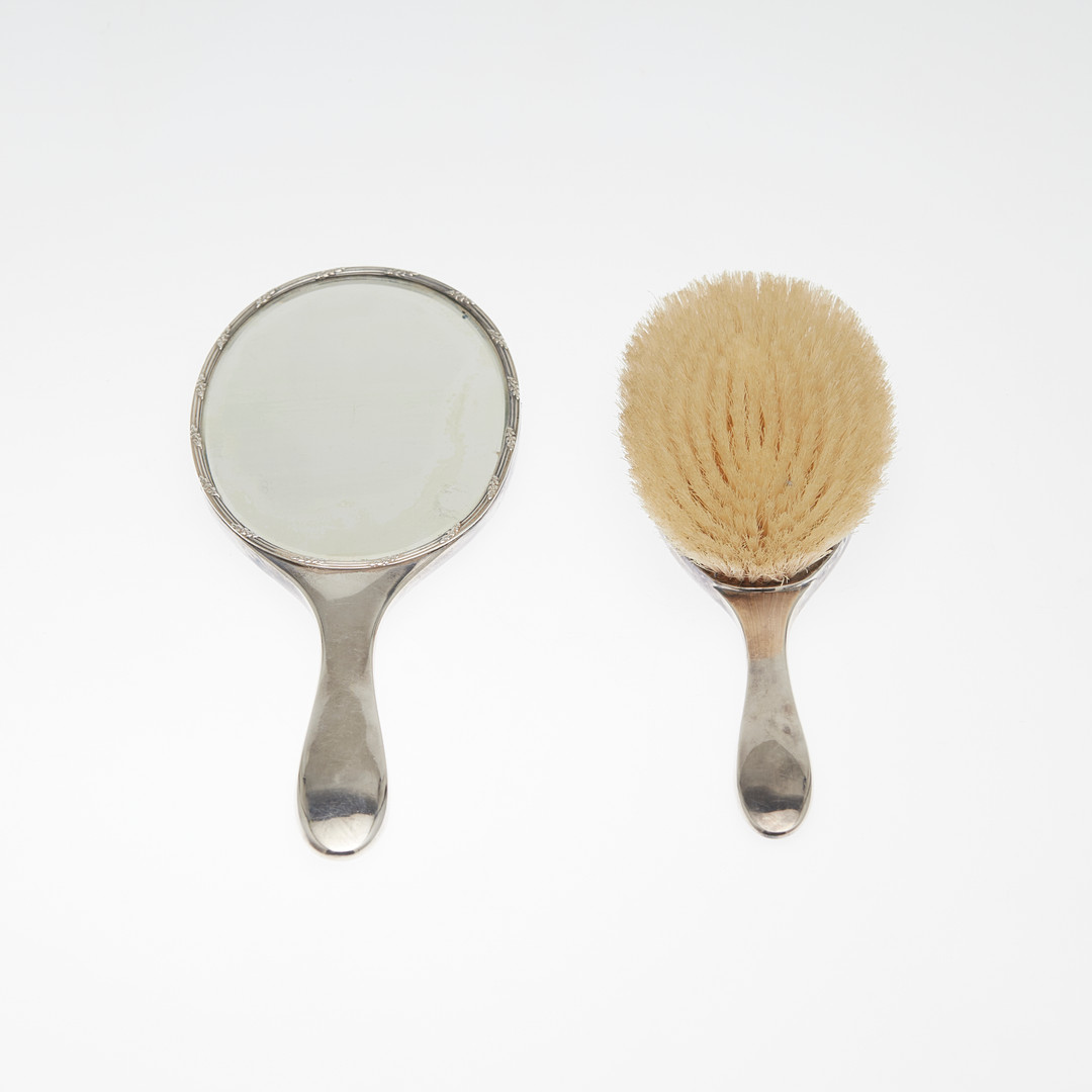 Wohl Charles Henry Dumenil, Frisierset im Modern Style / Spiegel & Bürste, 925er Silber, ca. 1916, London, England. (2).