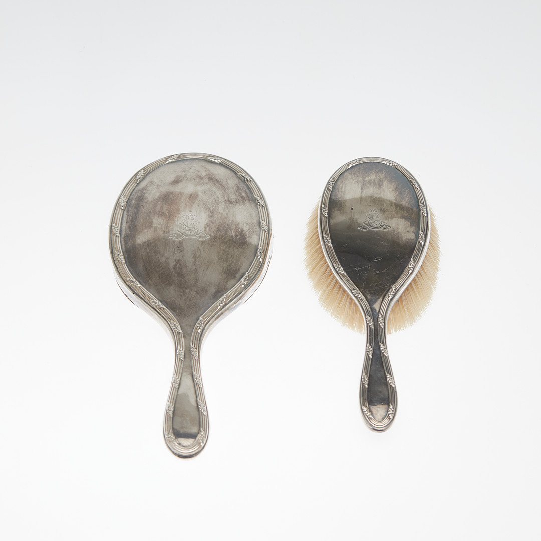 Wohl Charles Henry Dumenil, Frisierset im Modern Style / Spiegel & Bürste, 925er Silber, ca. 1916, London, England. (2).