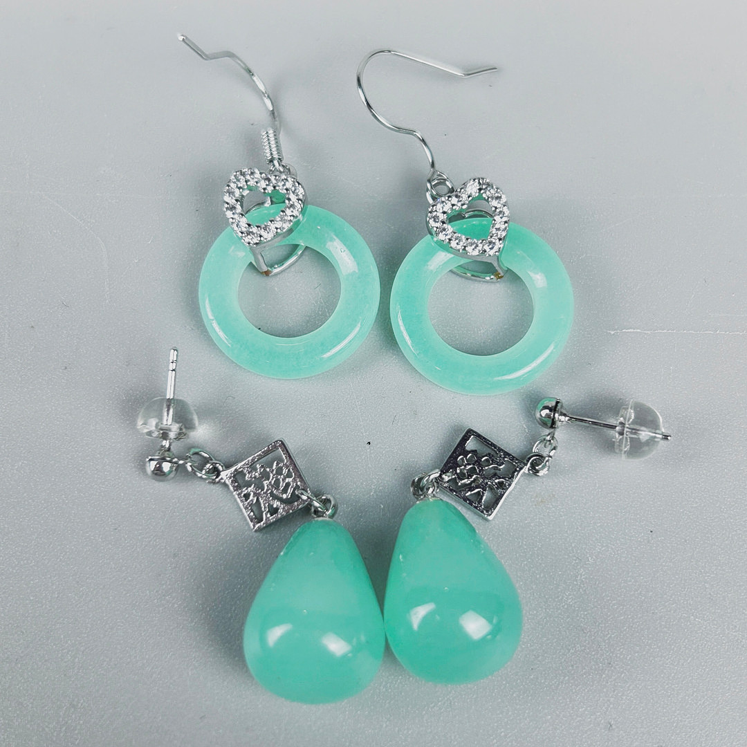 TWO PAIRS OF JADE EARRINGS.