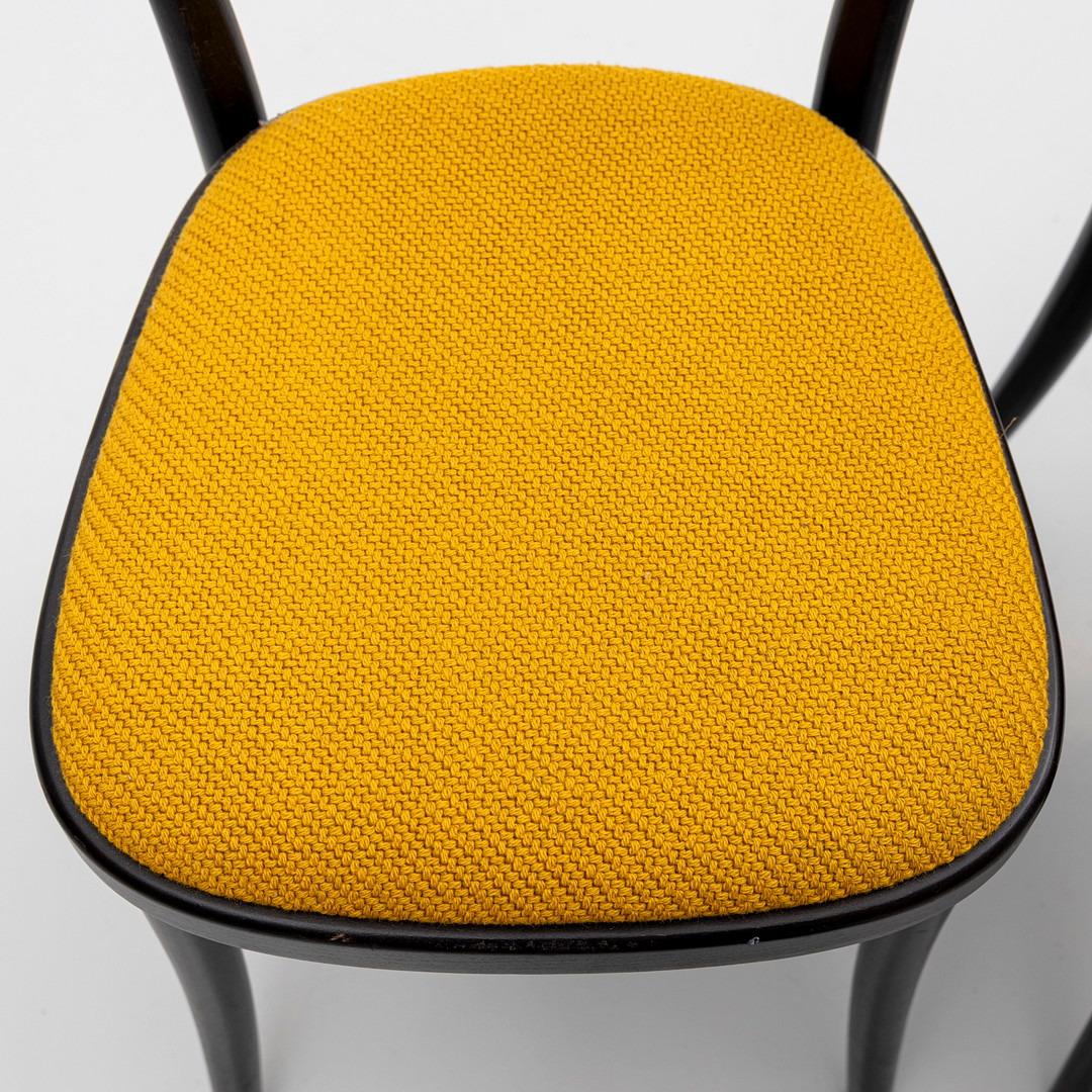 STOLAR, ett par, Thonet-modell, mörklackerat trä, märkt TON.