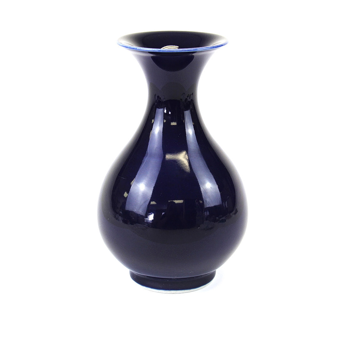 CHINESE BLUE VASE.