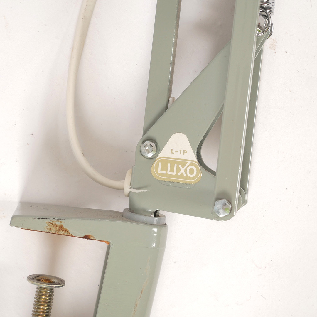 JAC JACOBSEN. SKRIVBORDSLAMPA/ARKITEKTLAMPA, Luxo L-1P, grålackerad metall, 1970-tal.