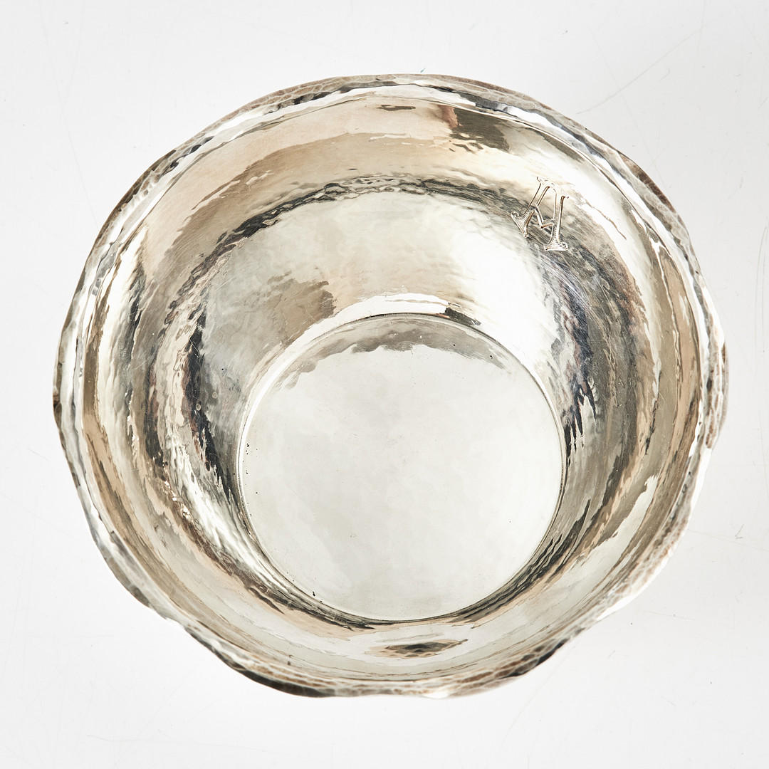 SKÅL, silver 800, Kaeser & Uhlmann, Schwäbisch Gmünd, Tyskland 1920/30-tal, modellnummer 8268, hamrad dekor, vågformad kant.