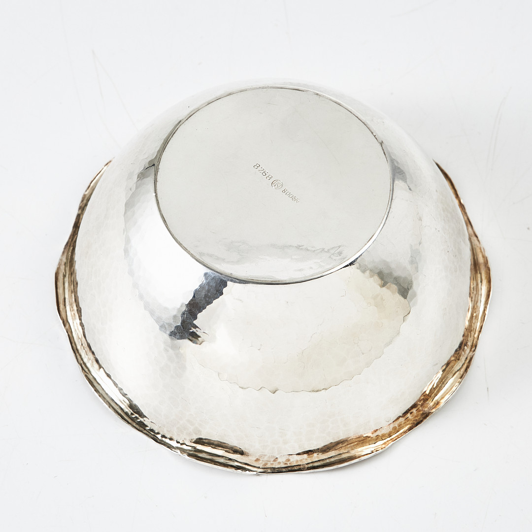 SKÅL, silver 800, Kaeser & Uhlmann, Schwäbisch Gmünd, Tyskland 1920/30-tal, modellnummer 8268, hamrad dekor, vågformad kant.