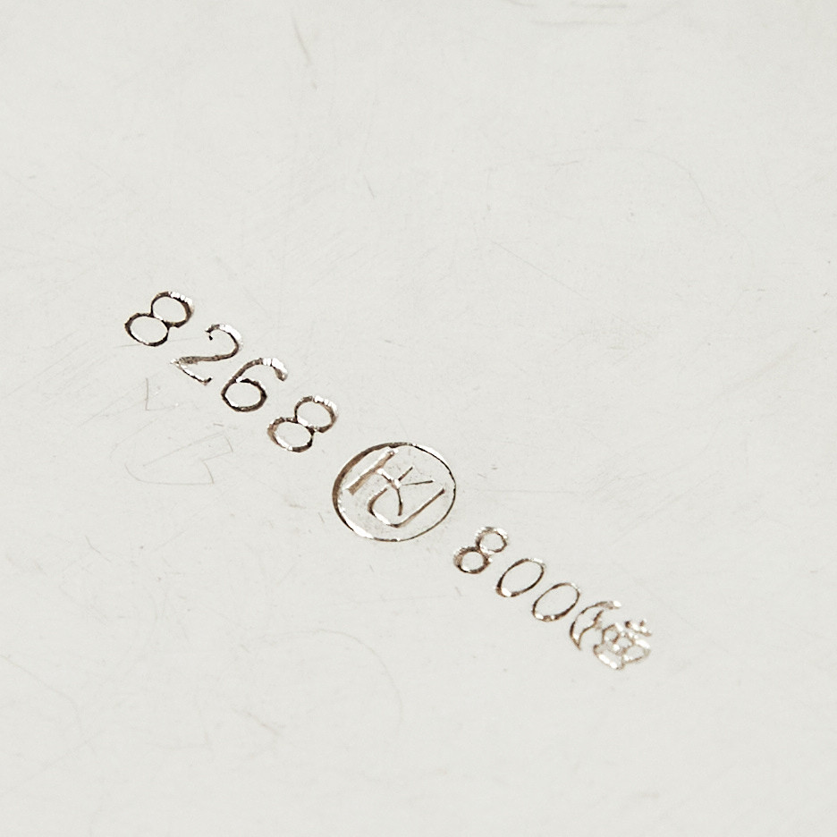 SKÅL, silver 800, Kaeser & Uhlmann, Schwäbisch Gmünd, Tyskland 1920/30-tal, modellnummer 8268, hamrad dekor, vågformad kant.