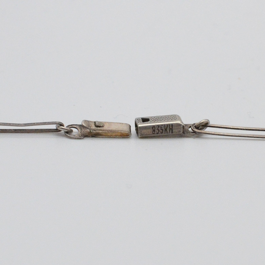 DESIGNERCOLLIER MIT GROSSEM BERNSTEIN, KETTE AUS 835ER SILBER, "KH", 20. JAHRHUNDERT.