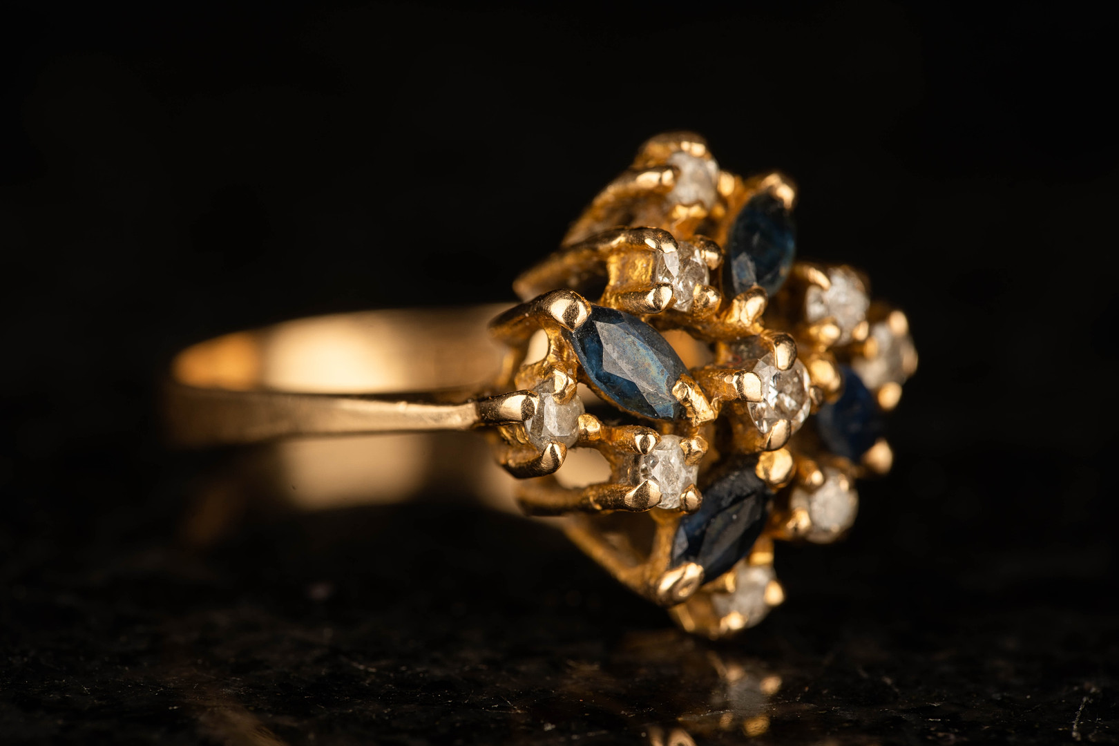 GULDRING, 18k, Zirkonia, onyx, 1900-tal. 4,75g.