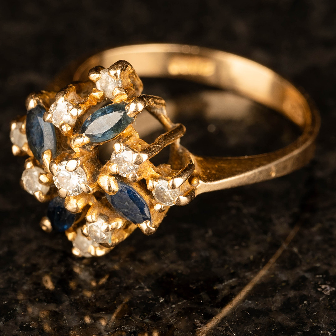 GULDRING, 18k, Zirkonia, onyx, 1900-tal. 4,75g.