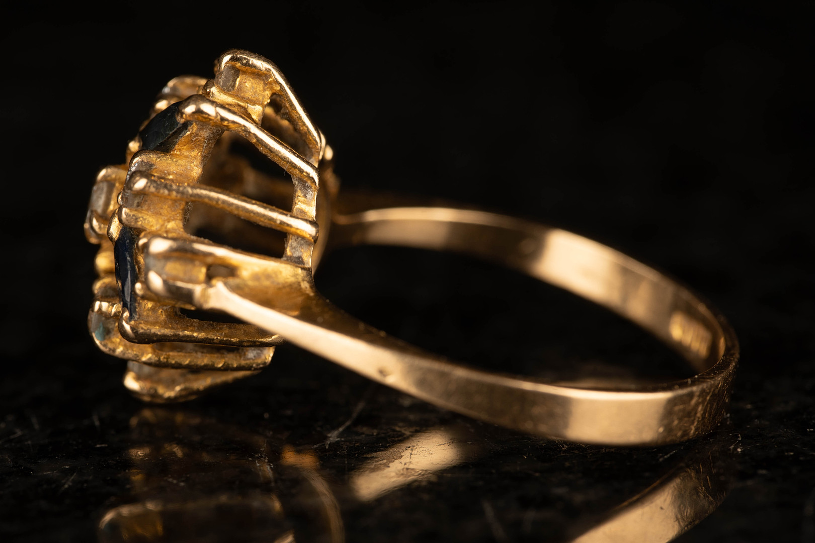 GULDRING, 18k, Zirkonia, onyx, 1900-tal. 4,75g.
