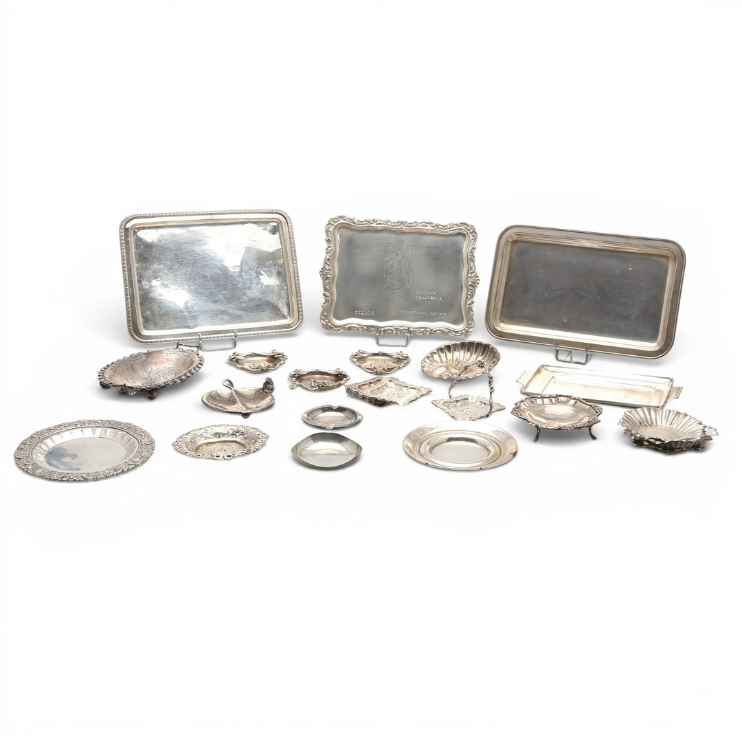 Various silver trays, ashtrays and small salvers, 20th Century.