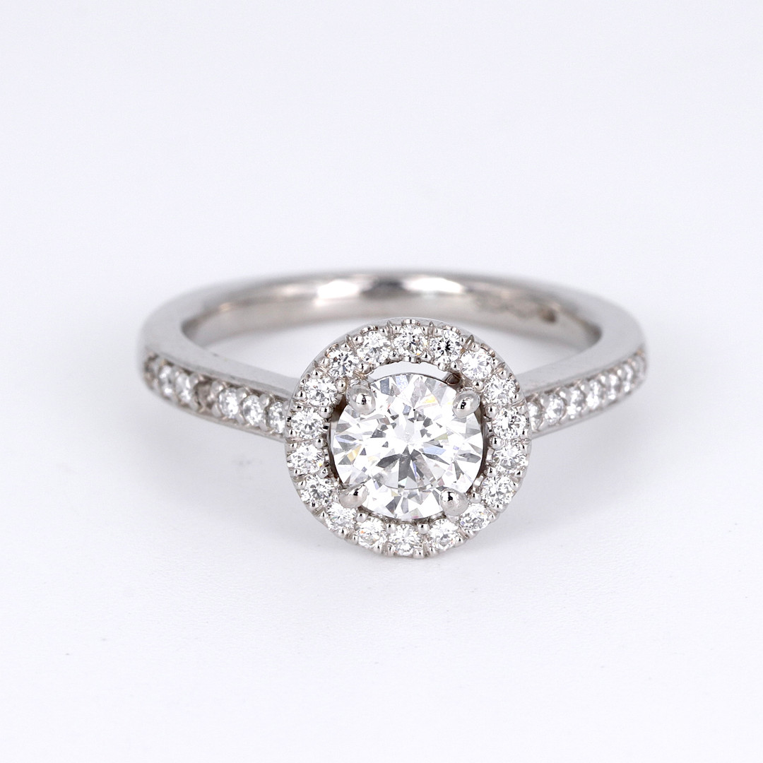 PLATINUM DIAMOND RING (0.92CT).