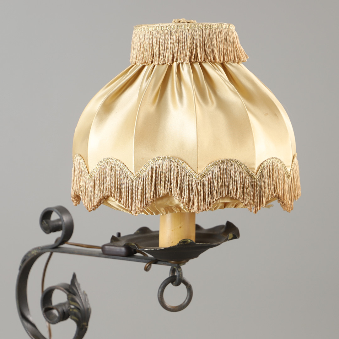 GOLVLAMPA, smide, 1900-talets första hälft.