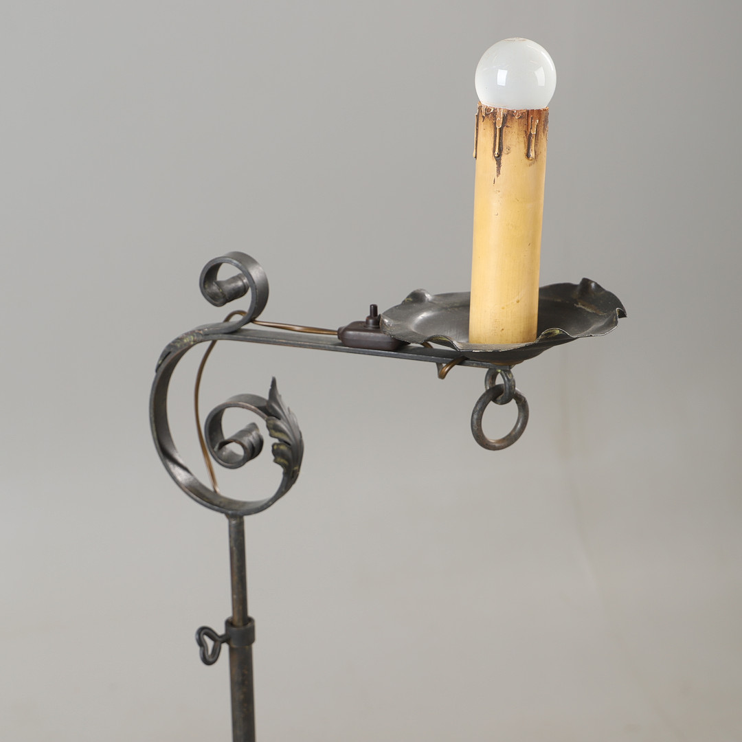 GOLVLAMPA, smide, 1900-talets första hälft.