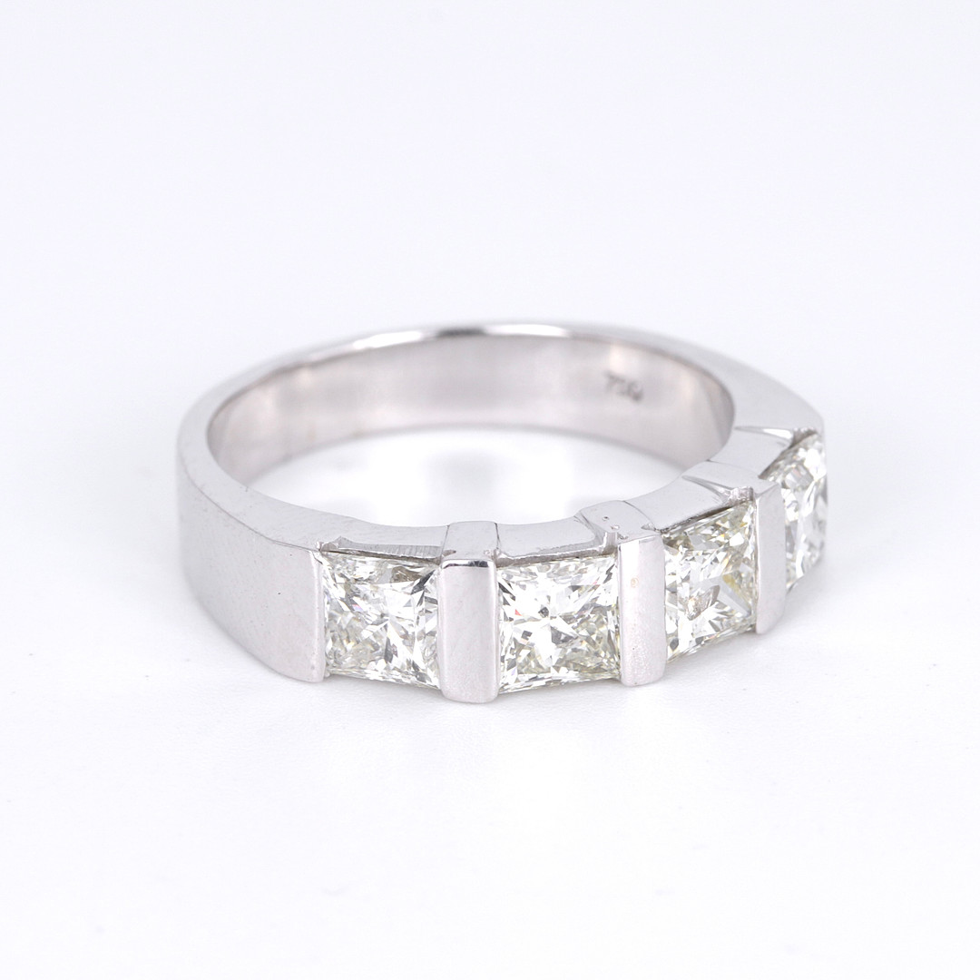 18CT 2CT PRINCESS CUT DIAMOND RING.