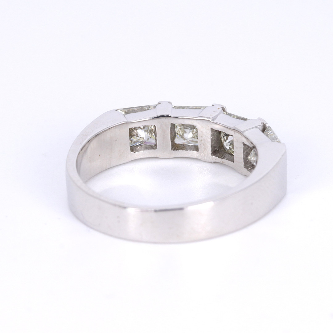 18CT 2CT PRINCESS CUT DIAMOND RING.