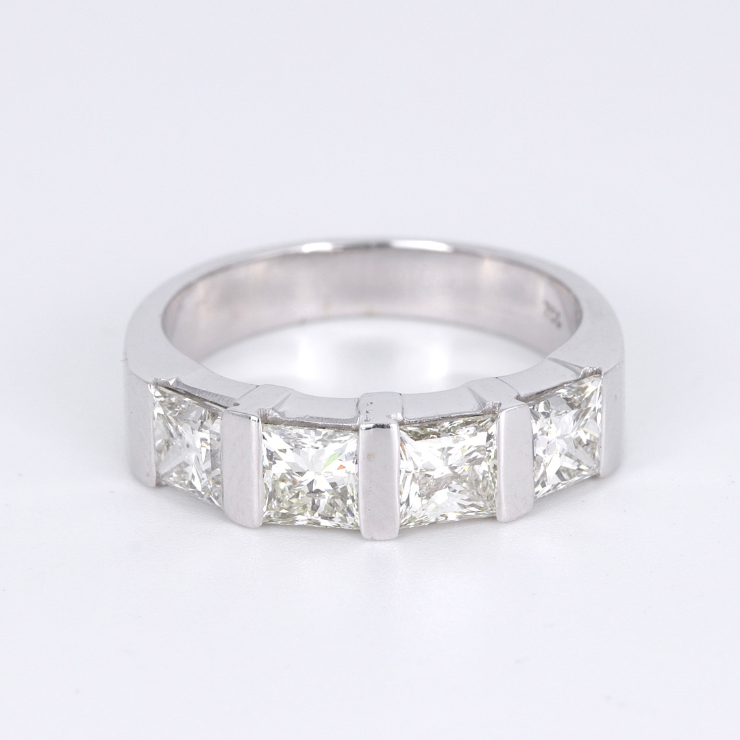 18CT 2CT PRINCESS CUT DIAMOND RING.