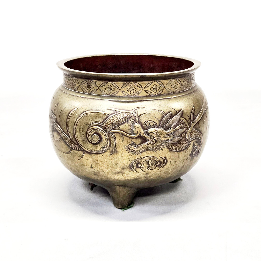 LARGE ORIENTAL BOWL.
