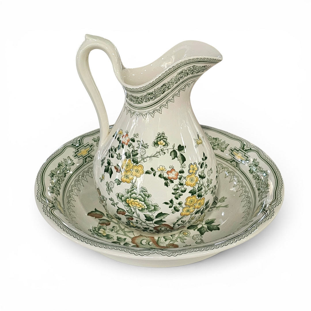 Jofaina, jarra con cuenco en cerámica esmaltada San Claudio con decoración de flores.
