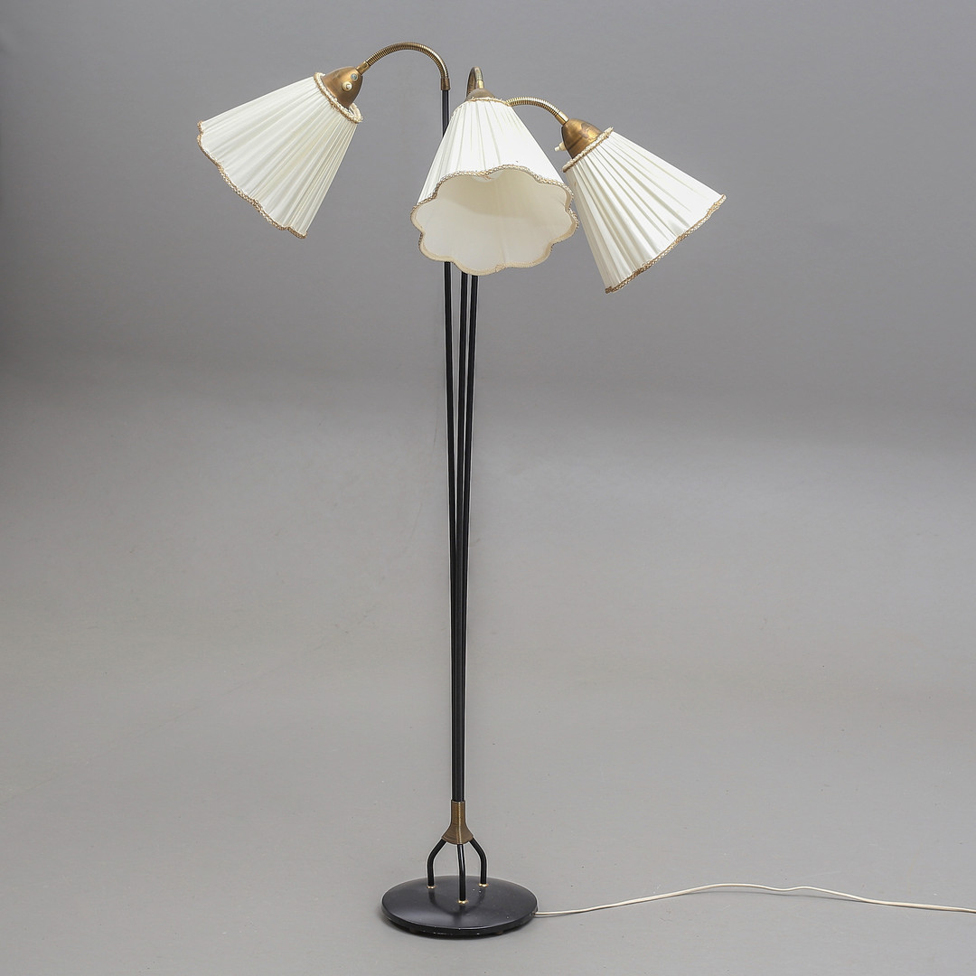 GOLVLAMPA, 3 armad, 1900-talets mitt.