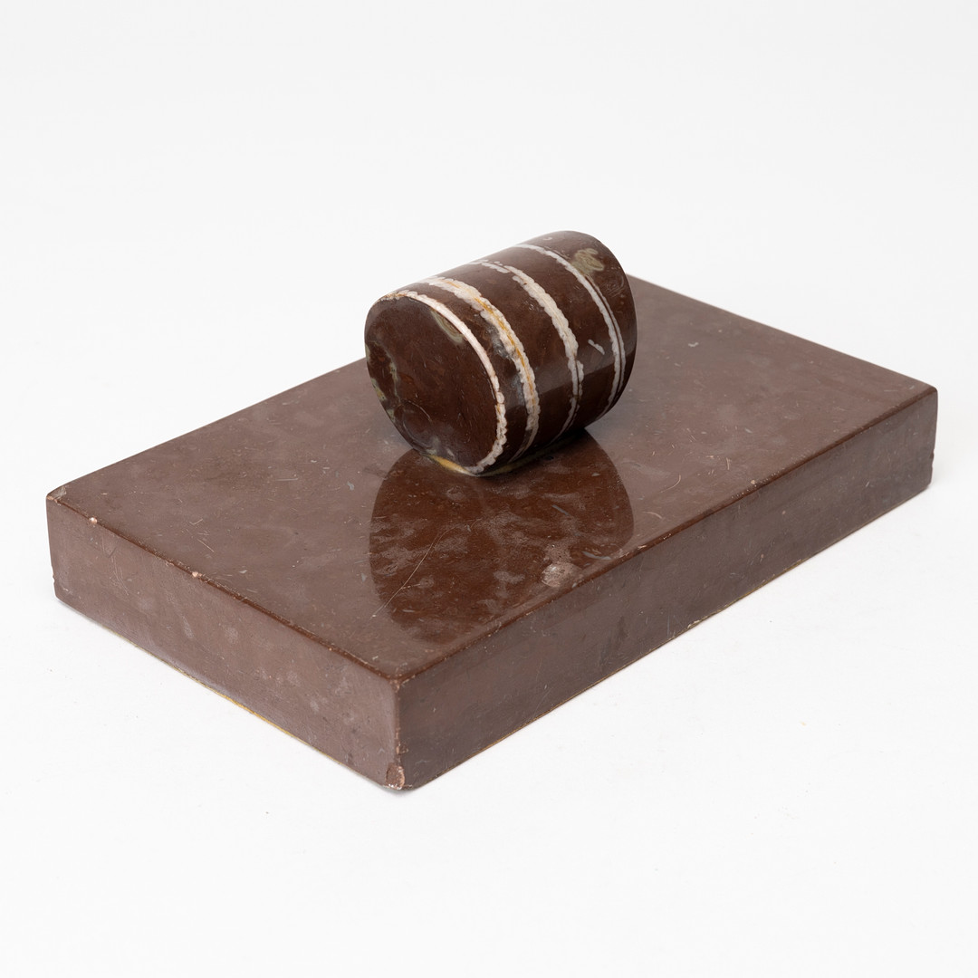 BREVPRESS, fossil av ortoceratit.