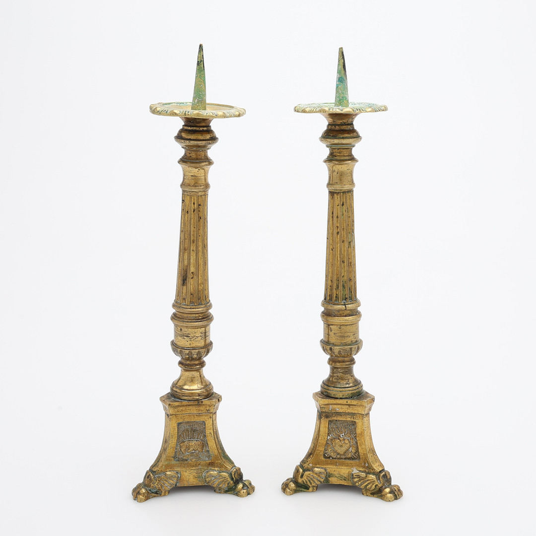 LJUSSTAKAR, ETT PAR, BRONS/MÄSSING, BAROCKSTIL, 1800-TALETS SLUT.