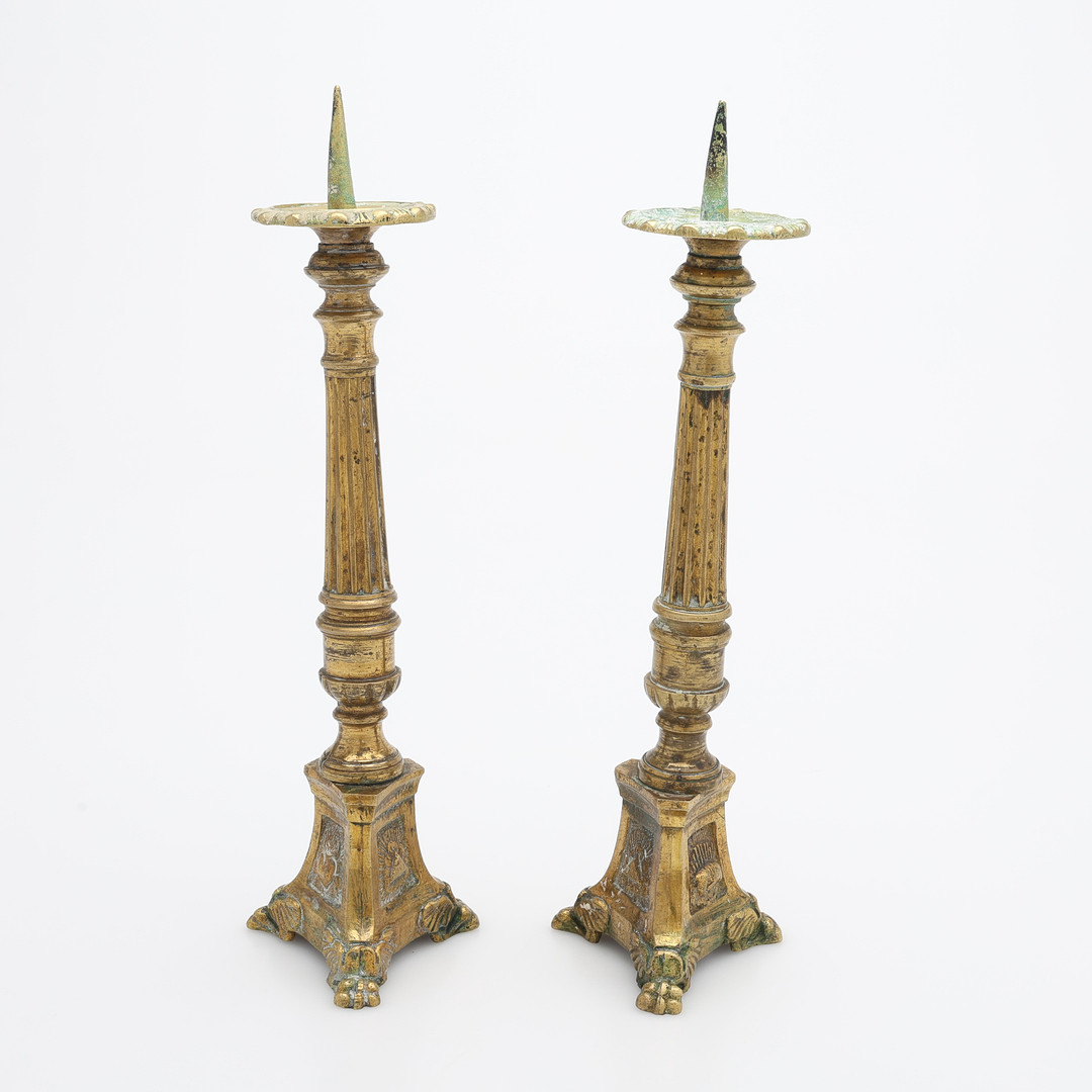 LJUSSTAKAR, ETT PAR, BRONS/MÄSSING, BAROCKSTIL, 1800-TALETS SLUT.