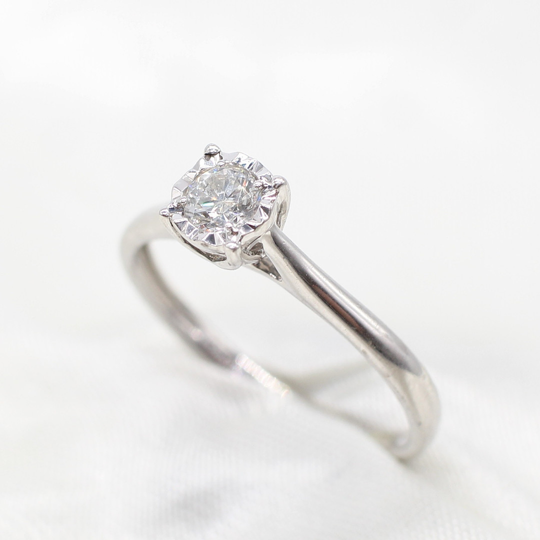 DIAMOND SOLITAIRE RING.
