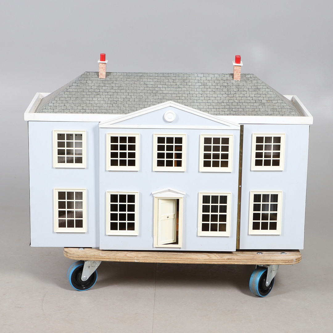 A FINE MODERN GEORGIAN DOLLS MANOR HOUSE.