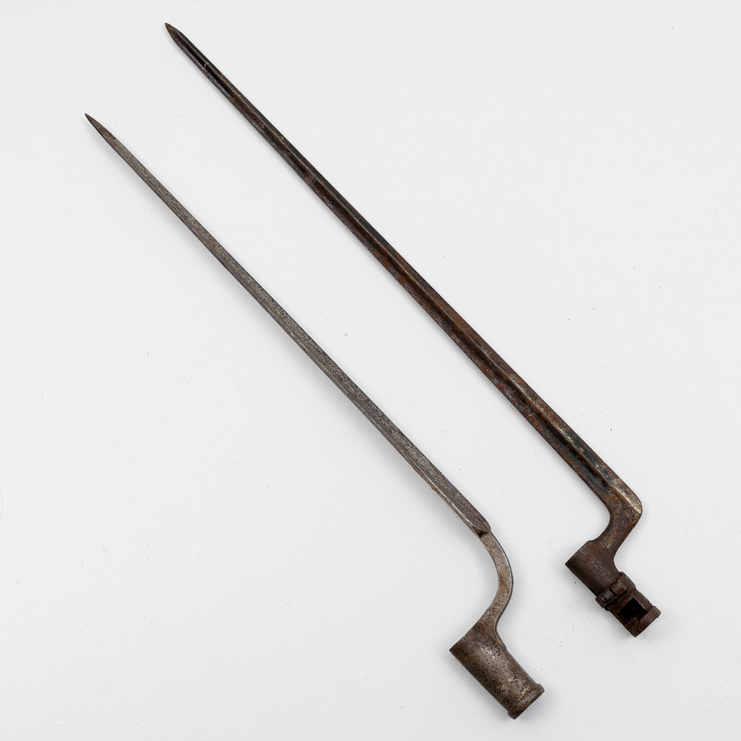 HYLSBAJONETTER, 2 st, sannolikt Svenska, 1800/1900-tal.