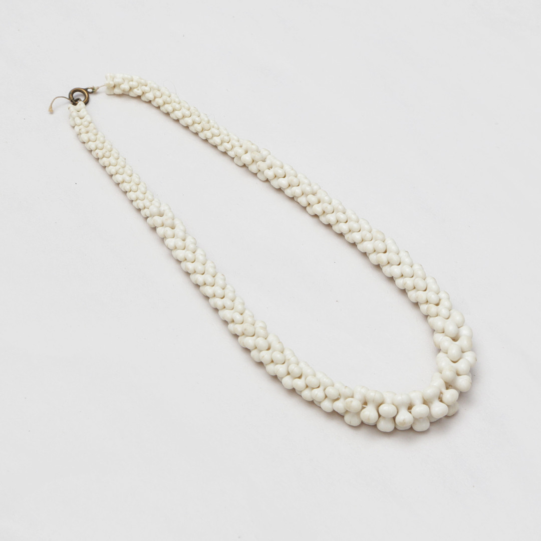 HALSBAND, sannolikt plast.