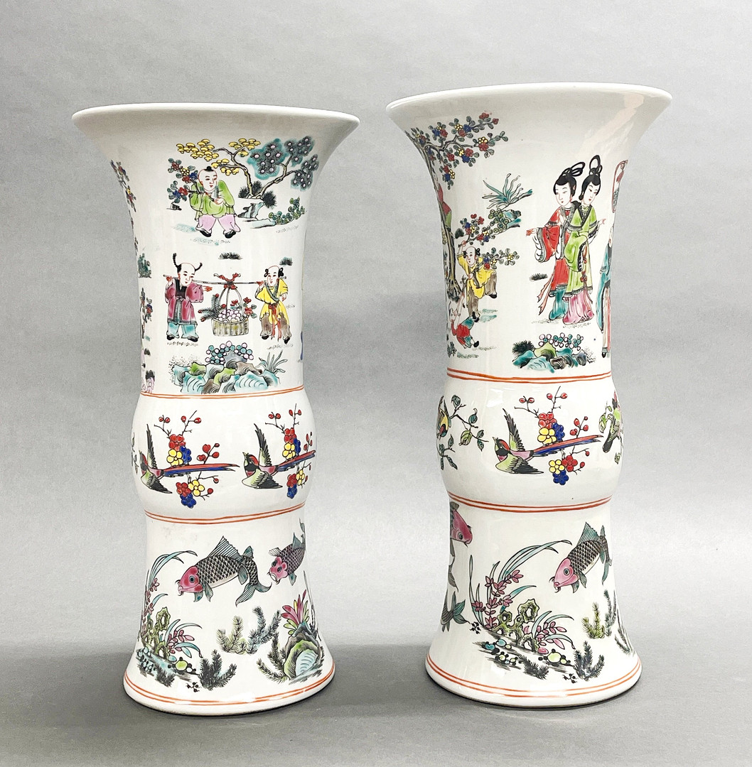 PAIR OF CHINESE PORCELAIN VASES.