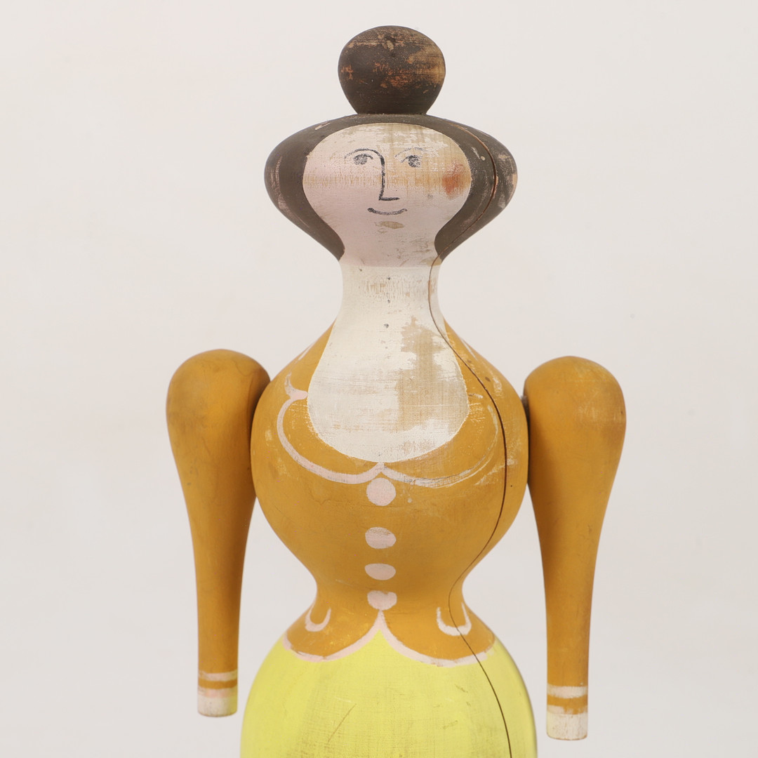 LISA LARSON. Figurin, bemålat trä, Sandbergs, Nora Stad.