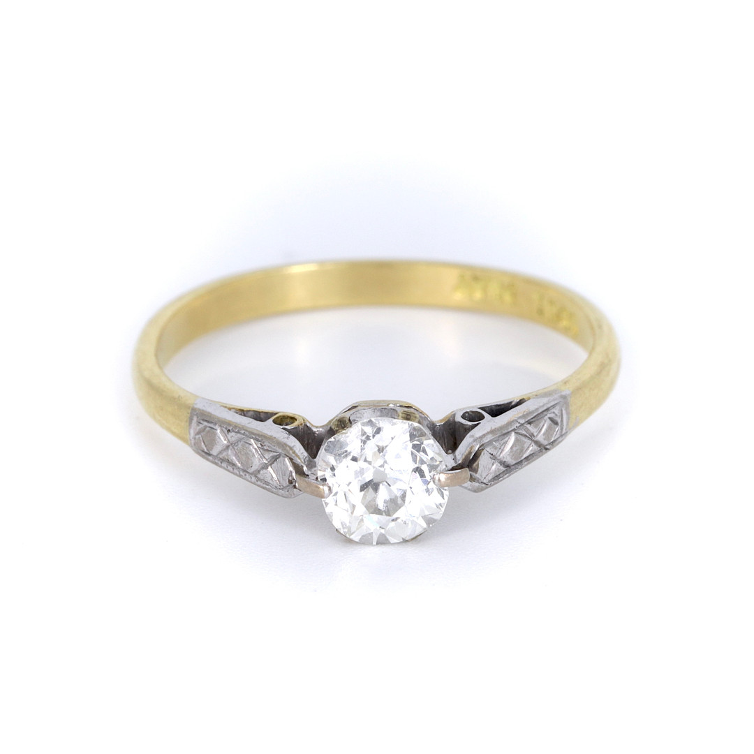 18CT GOLD & PLATINUM (0.50CT)DIAMOND RING.