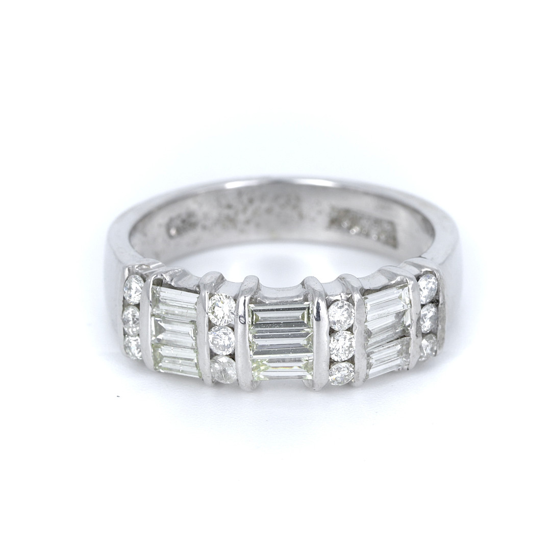 18CT GOLD DIAMOND RING (0.60CT).