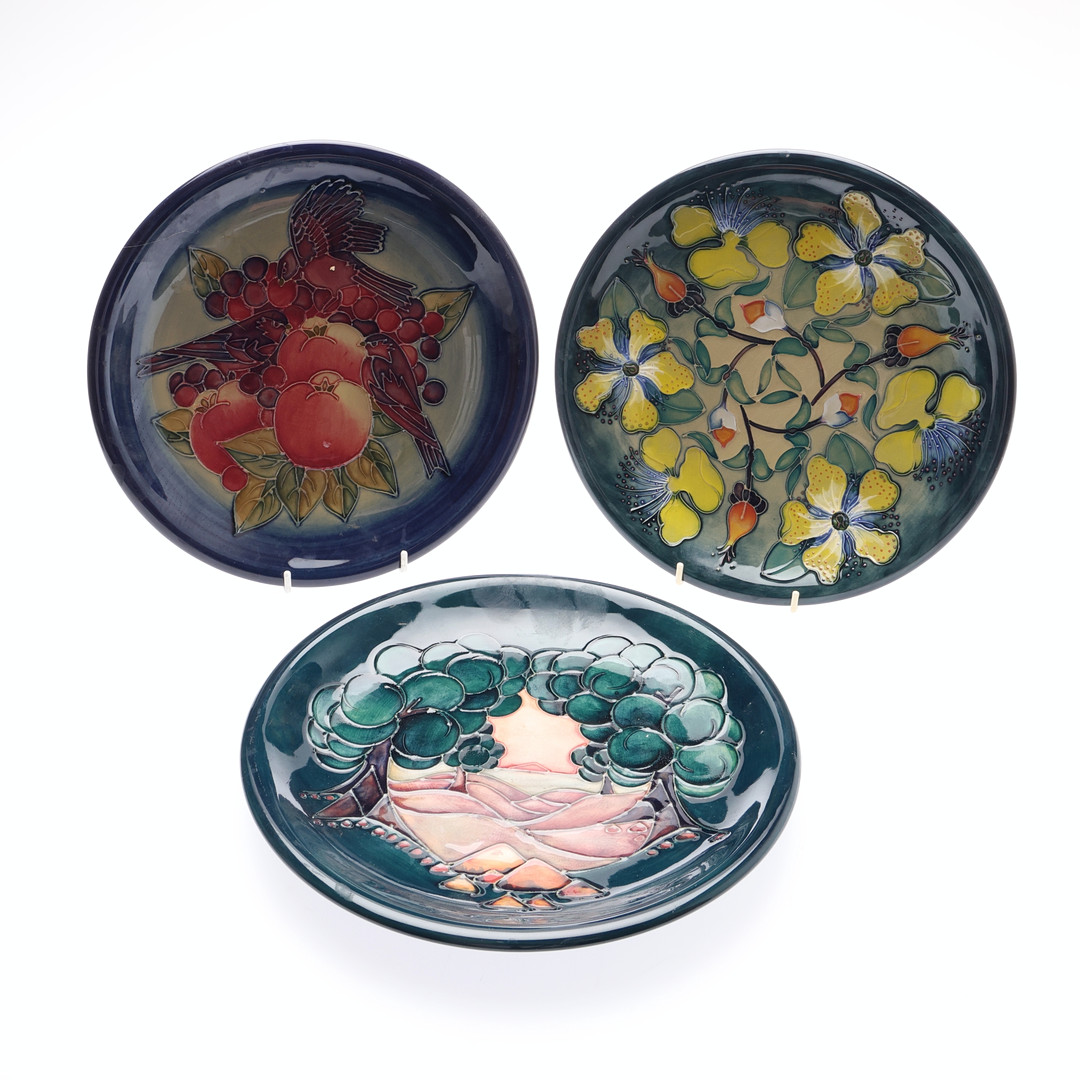 3 MOORCROFT PLATES.