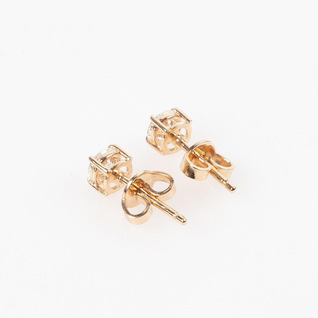 ÖRHÄNGEN, 18K guld med briljantslipade diamanter totalt ca 0.61 ct.