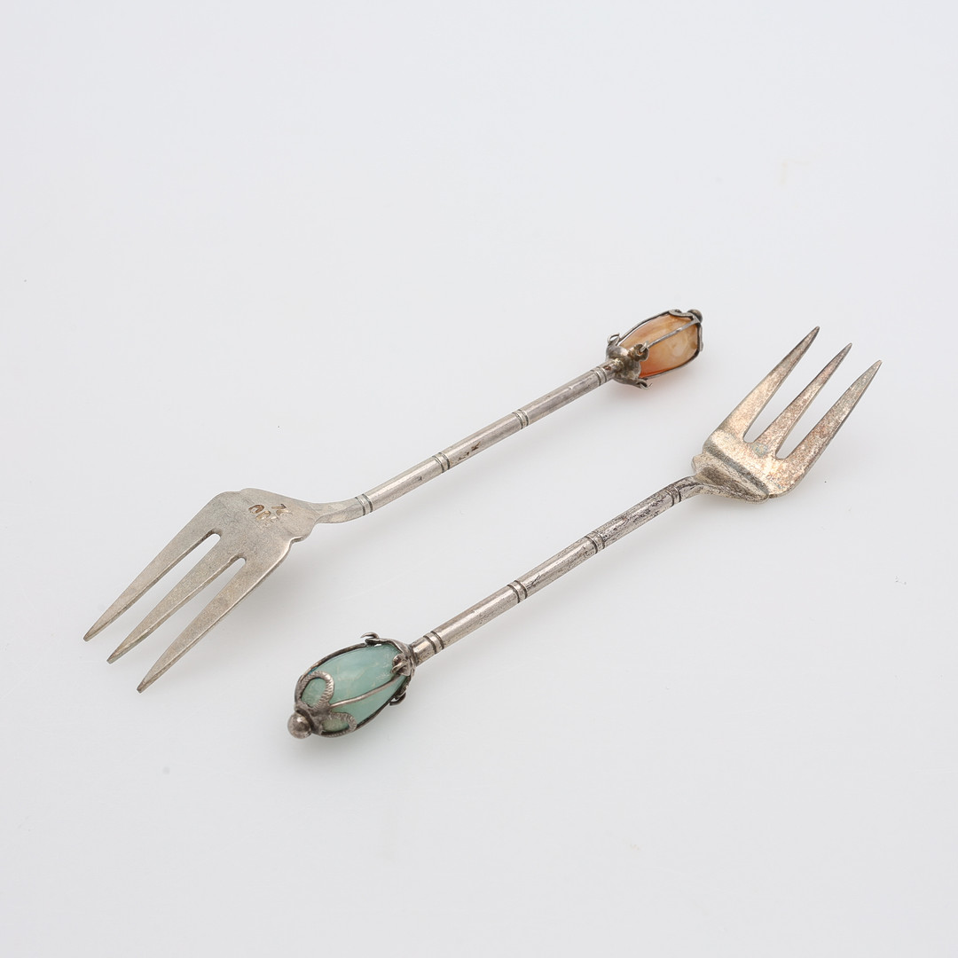 COCKTAILBESTICK 30 DELAR, SILVER & STENAR, TOTALT 327 GRAM.