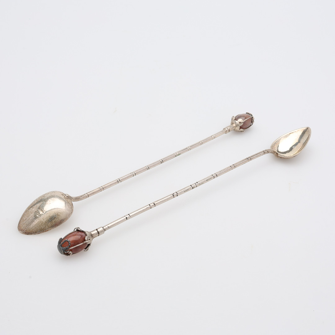 COCKTAILBESTICK 30 DELAR, SILVER & STENAR, TOTALT 327 GRAM.